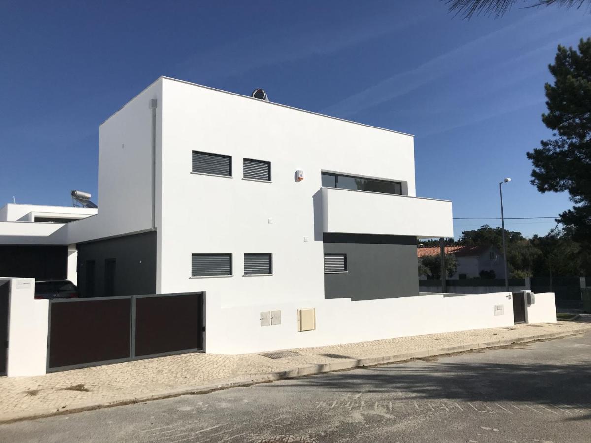 Modern Villa With Private Pool Near The Beautiful Beach Of Foz De Arelho Nadadouro Ngoại thất bức ảnh