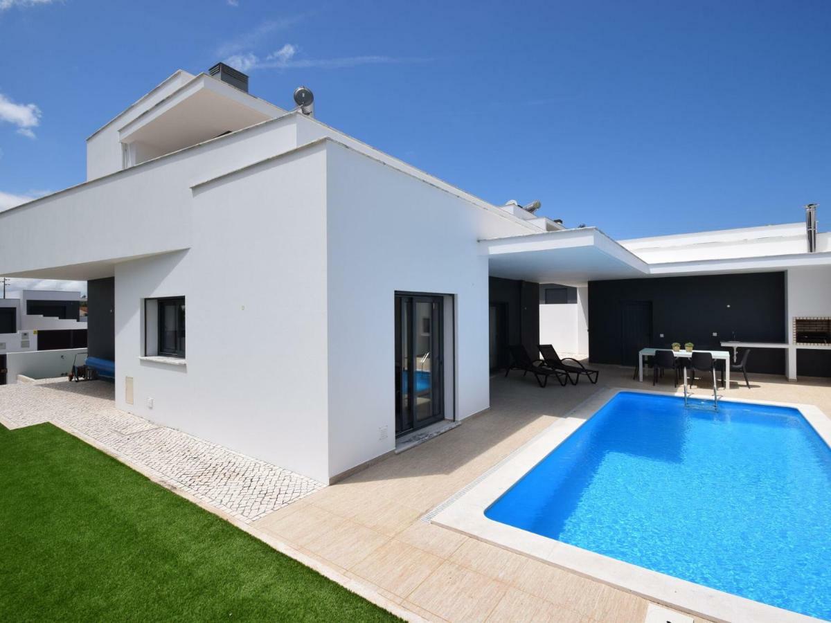 Modern Villa With Private Pool Near The Beautiful Beach Of Foz De Arelho Nadadouro Ngoại thất bức ảnh